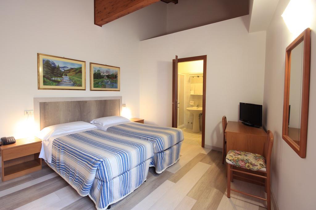 Hotel Colomber غاردوني ريفييرا المظهر الخارجي الصورة